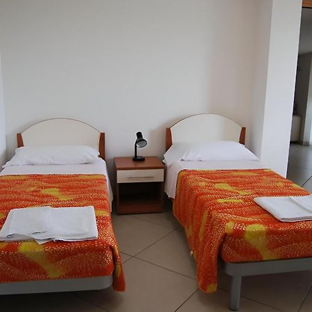 Eu Ropa Hotel Nereto エクステリア 写真