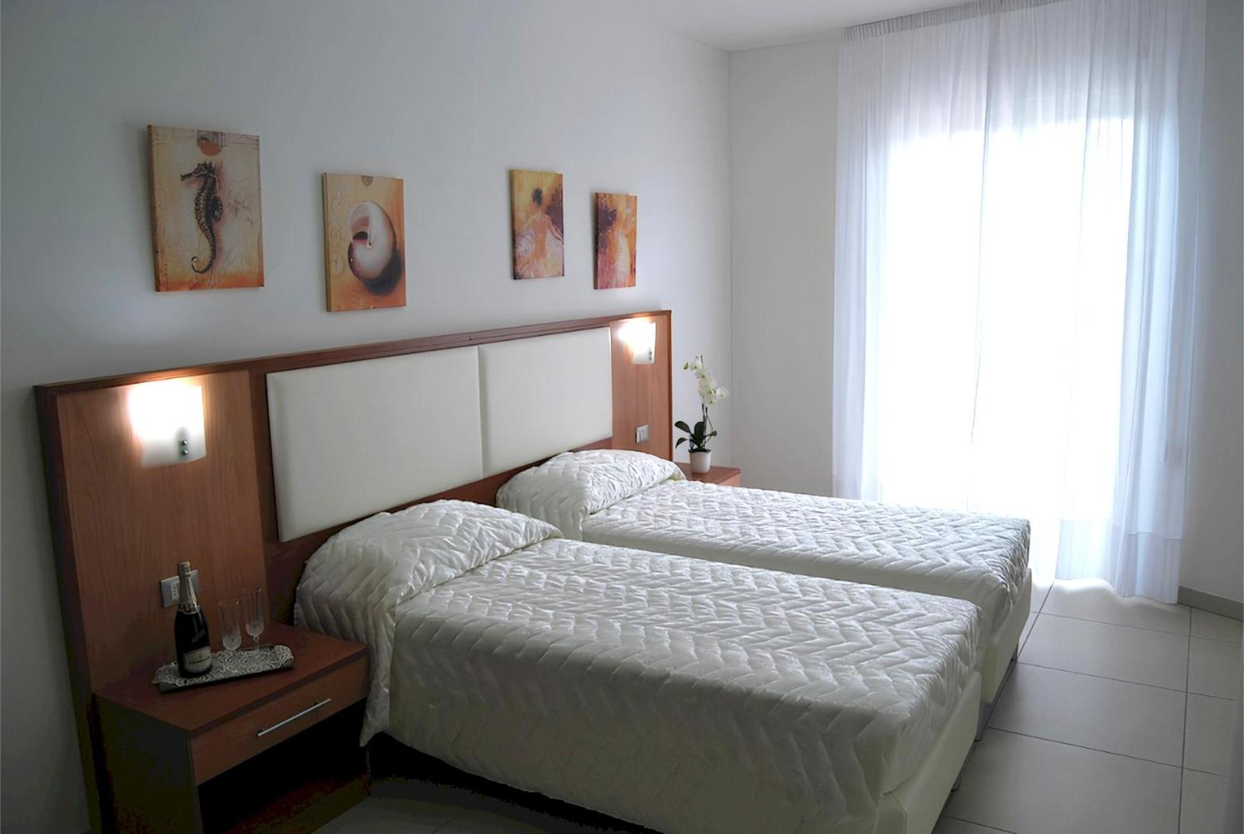 Eu Ropa Hotel Nereto エクステリア 写真