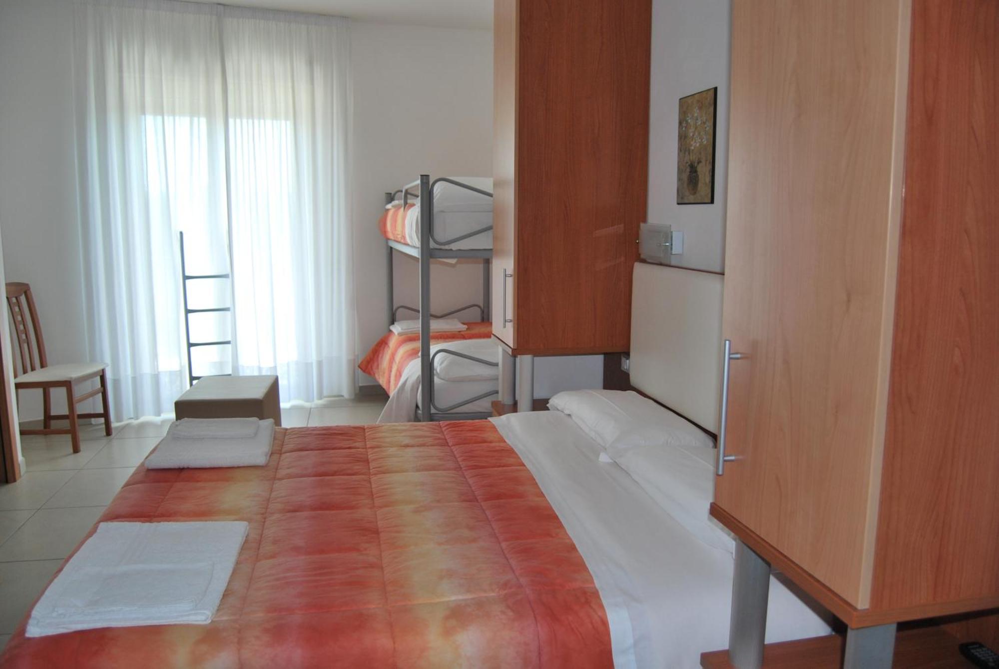 Eu Ropa Hotel Nereto エクステリア 写真