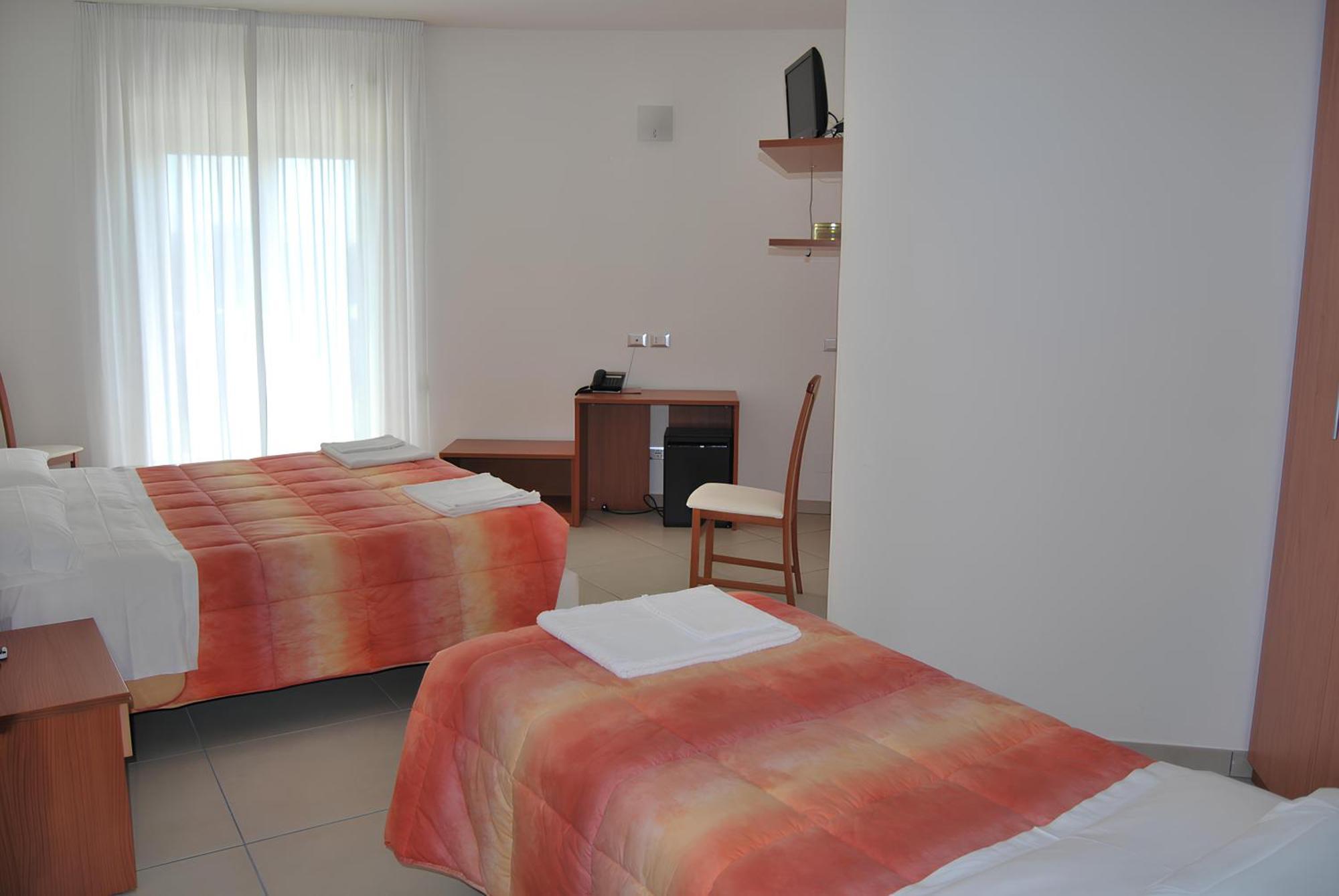 Eu Ropa Hotel Nereto エクステリア 写真